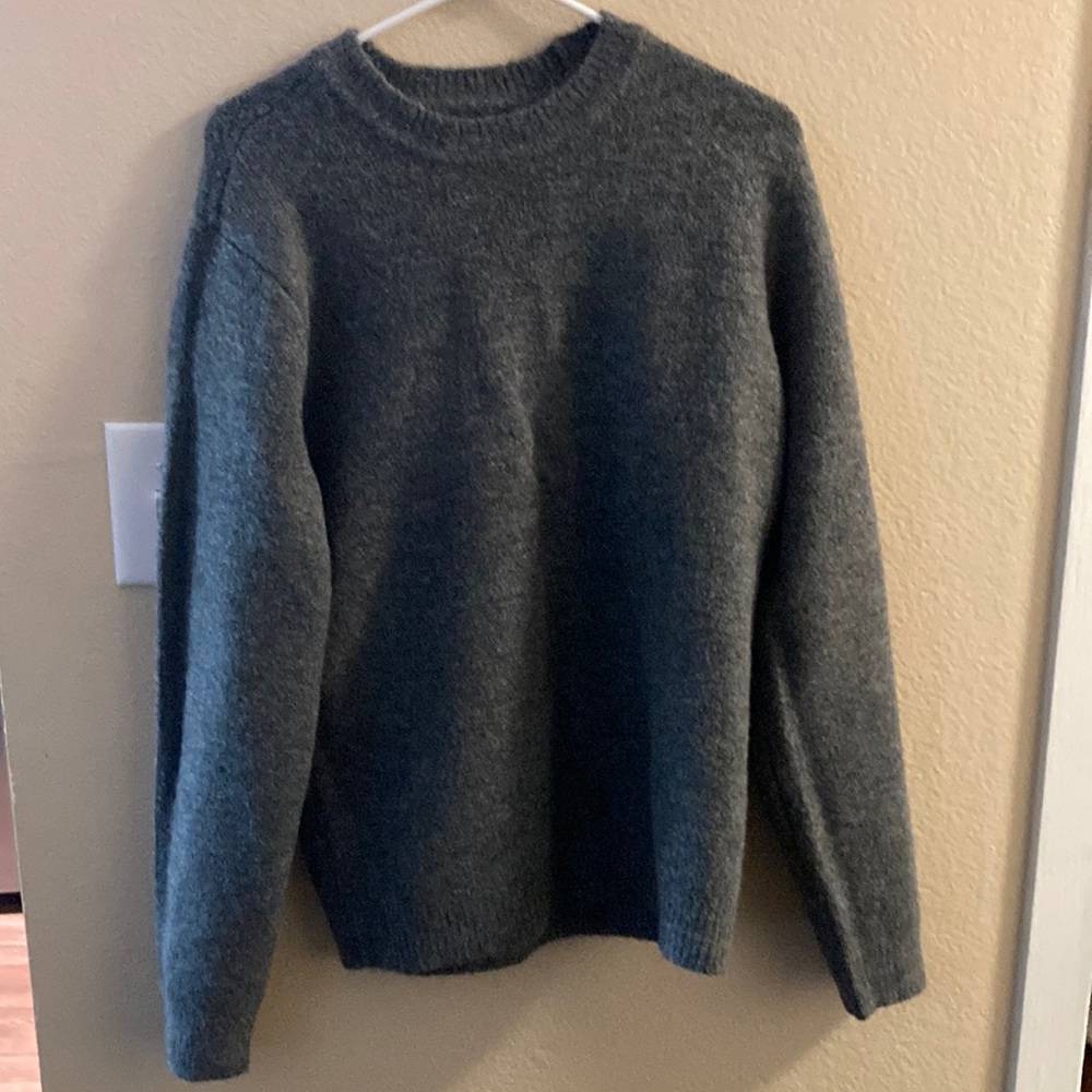 GAP Gray Crewneck Sweater Classic Knit